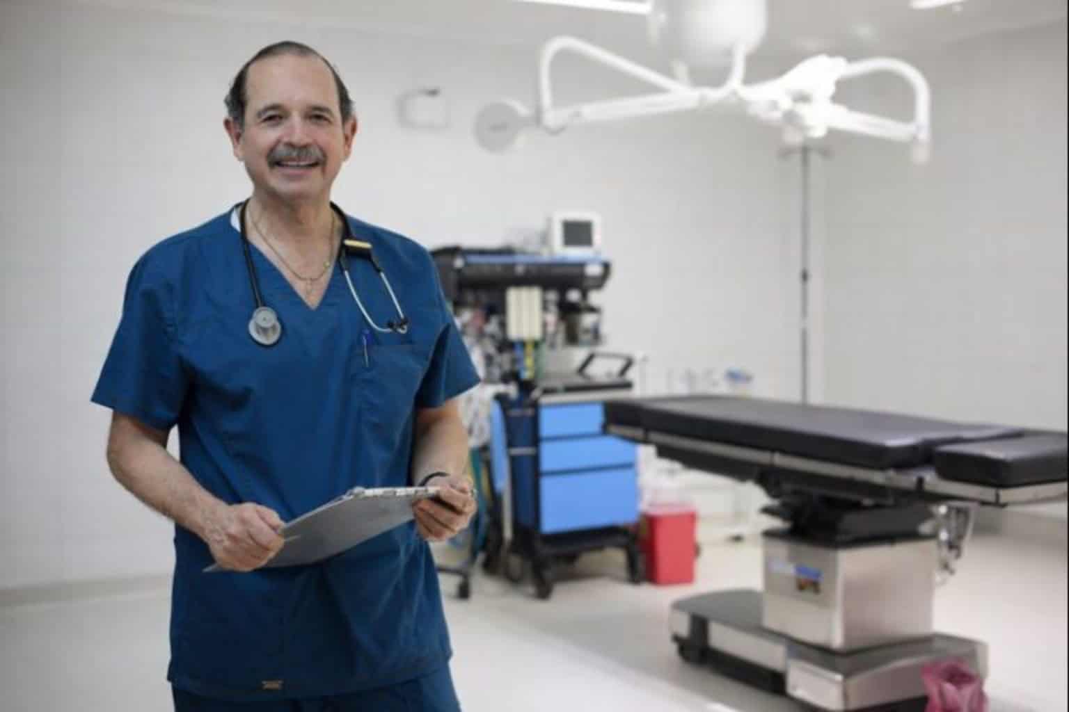 Dr. Víctor Loustaunau